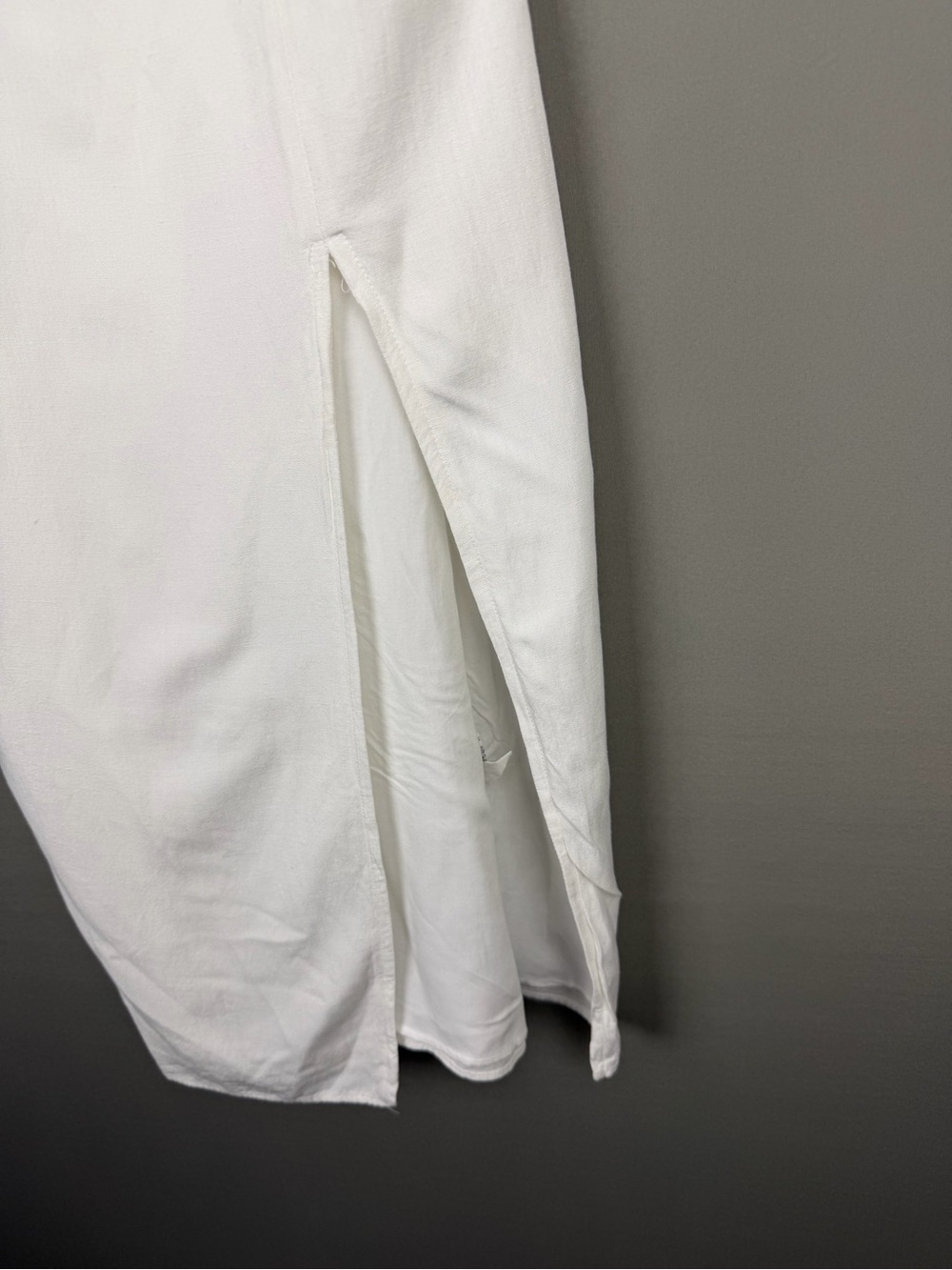 Old Money Minimalist White Dress - Picture 3 of 8